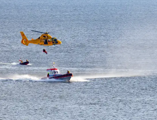 Kustwachthelikopter onderweg vanuit Maasvlakte | 25 april 2024 8:21